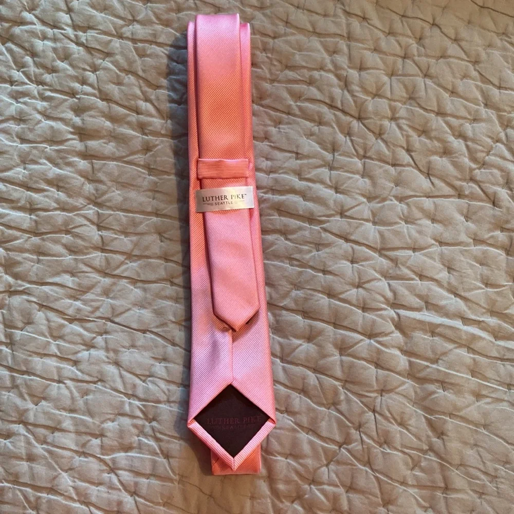 Pink tie-Boys